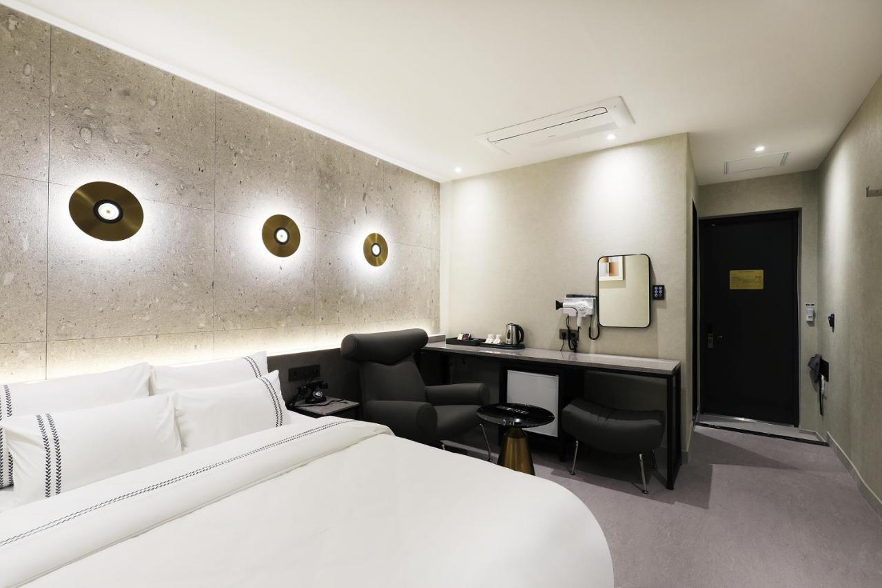 Mari Hotel Cshungdzsu Kültér fotó