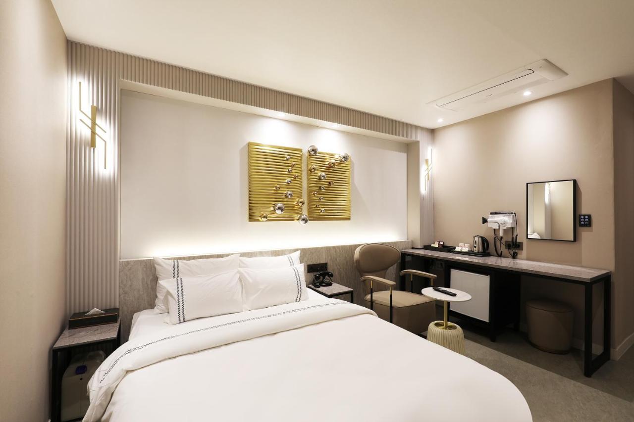 Mari Hotel Cshungdzsu Kültér fotó