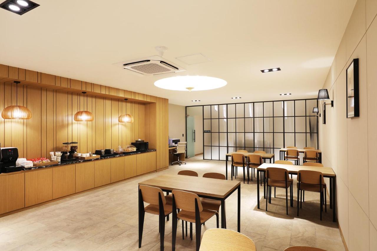 Mari Hotel Cshungdzsu Kültér fotó